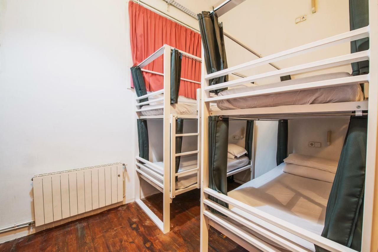 Habitación privada de 6 camas con baño compartido